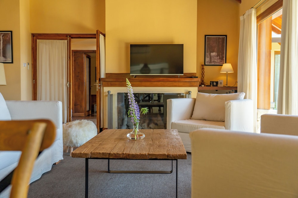 Rent Up -Casa junto al lago Nahuel Huapi
