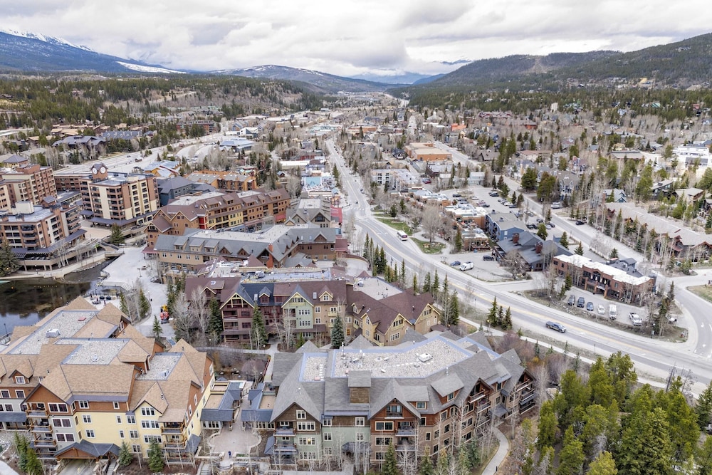 Steps to Lifts, Peak 9, Main Street Balcony, Lounge Pool Water House 5204
