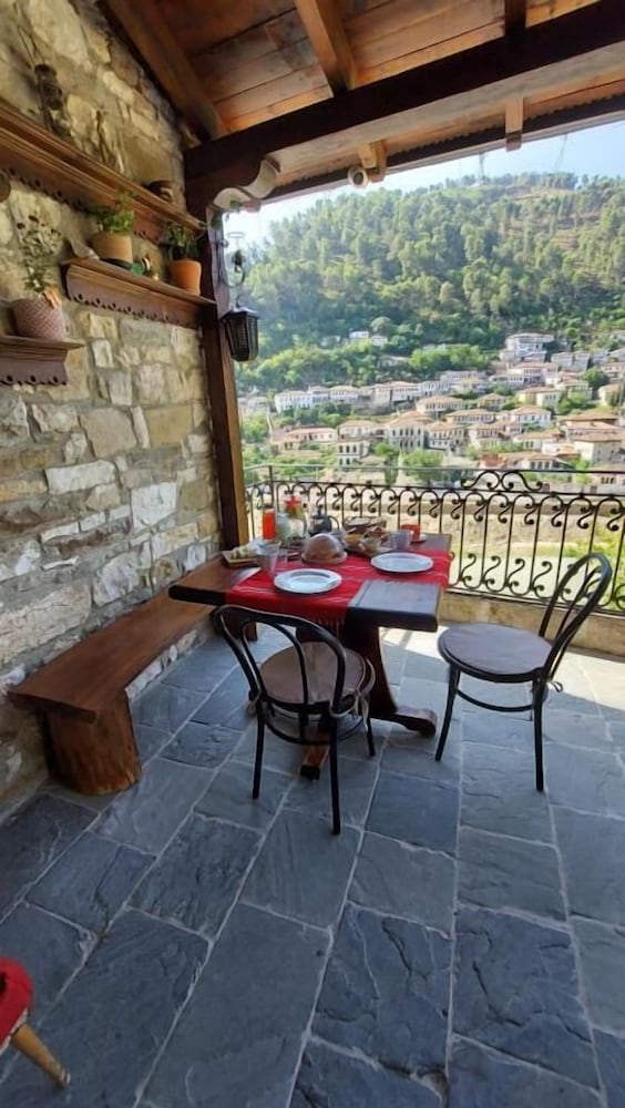 Timos Guest House