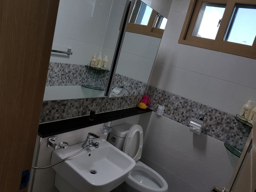 Buzz Guest House - Hostel