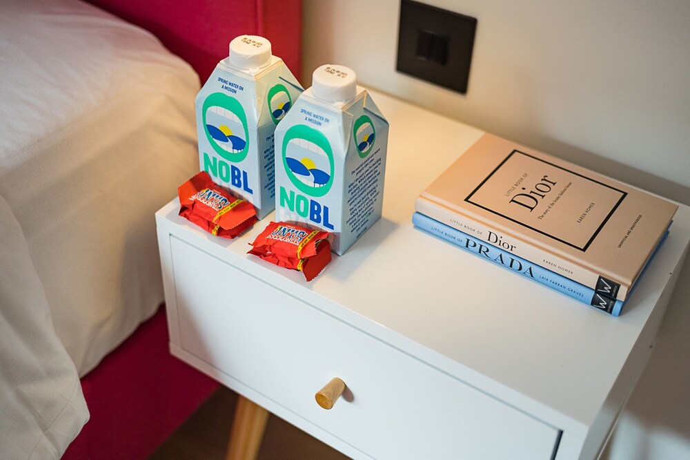 Notting Hill 2 Bed With Sauna - by Out of Office Lifestyle