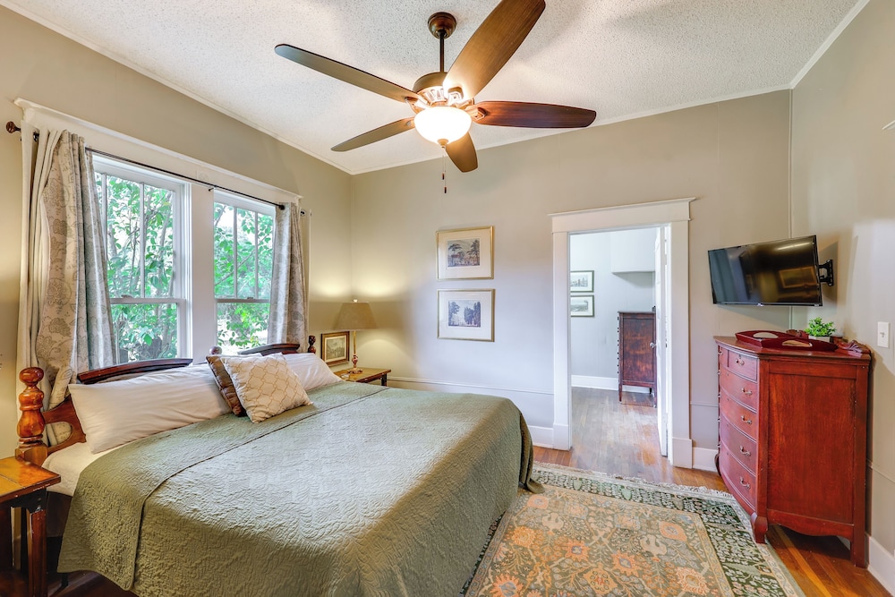 'hickory Hill House' < 1 Mi to Downtown Texarkana!