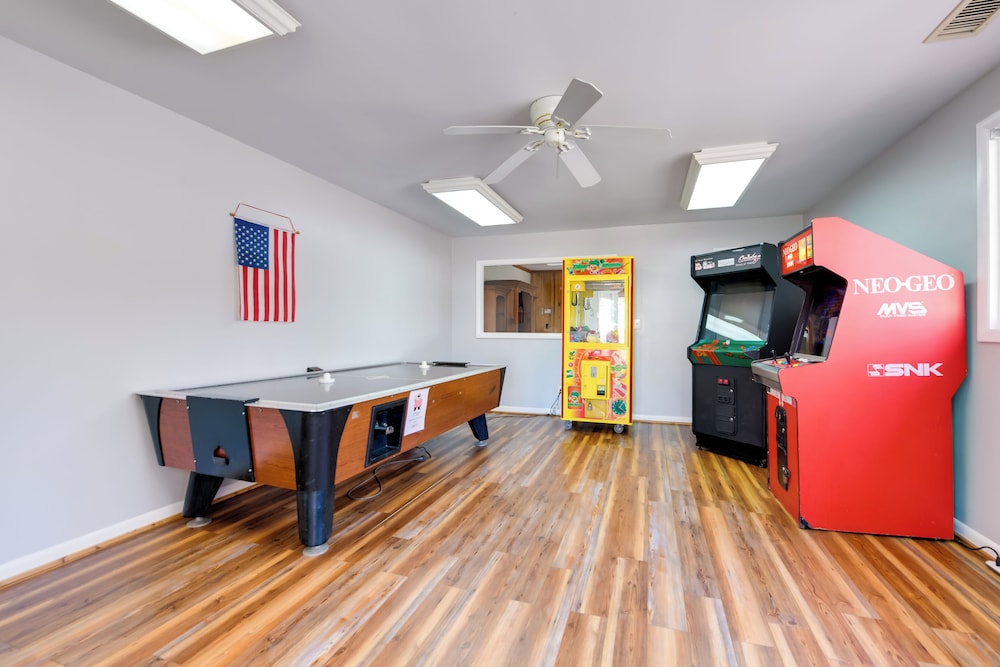 Blue Ridge Base Camp: Resort Cabin in Waynesville