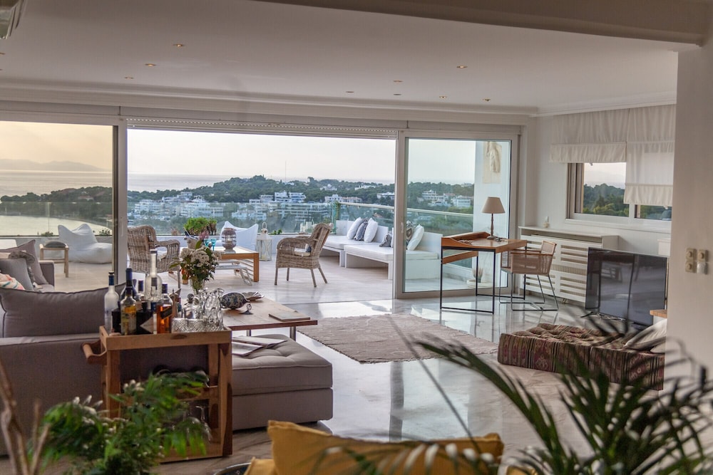Vouliagmeni Luxury Seaview Apartment view 5