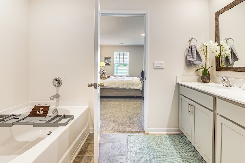 Pool Access, 2 Mi to Main St: Fountain Inn Home!
