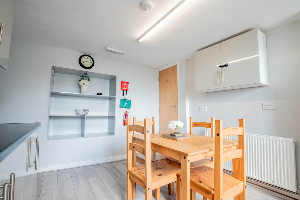 Host Stay Park Cliffe House