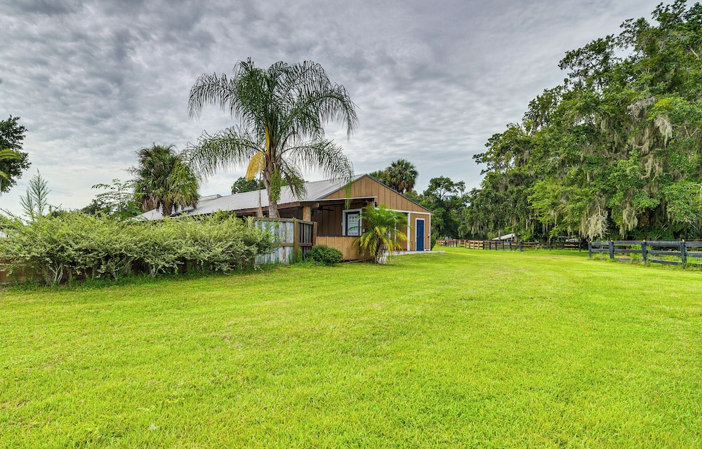 Spacious Micanopy Farmhouse w/ Luxurious Pool! view 3