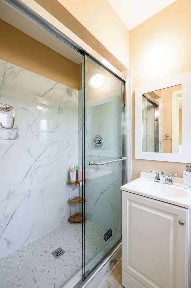 Cozy Getaway Bright, Clean & Fully Equipped