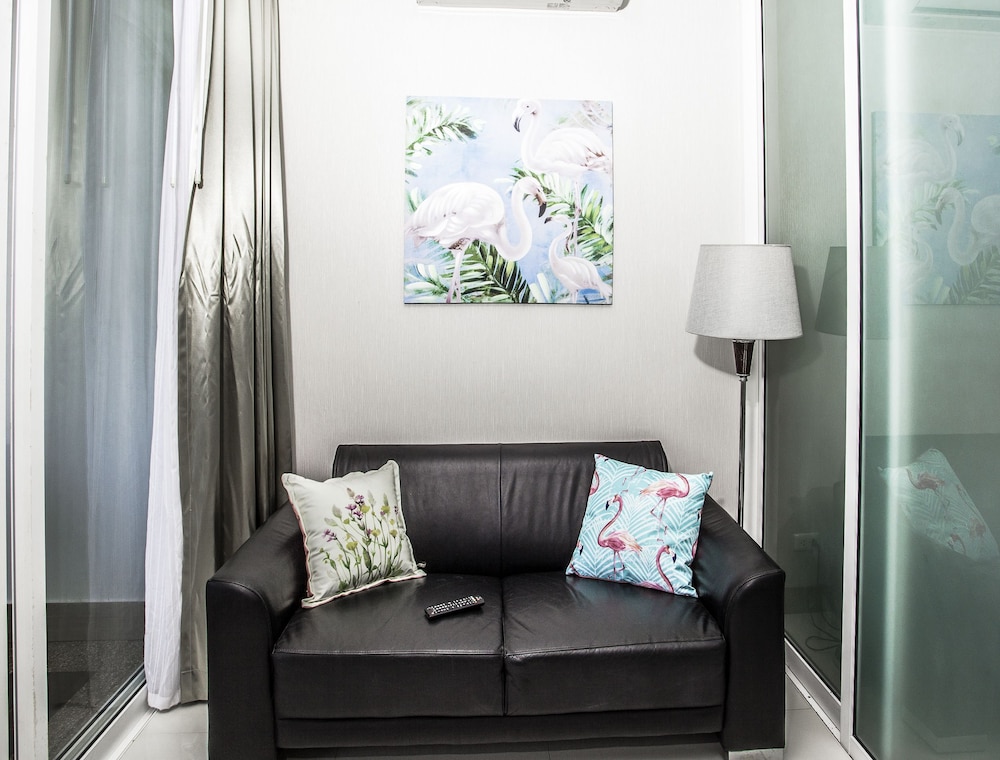Q Kata Residence