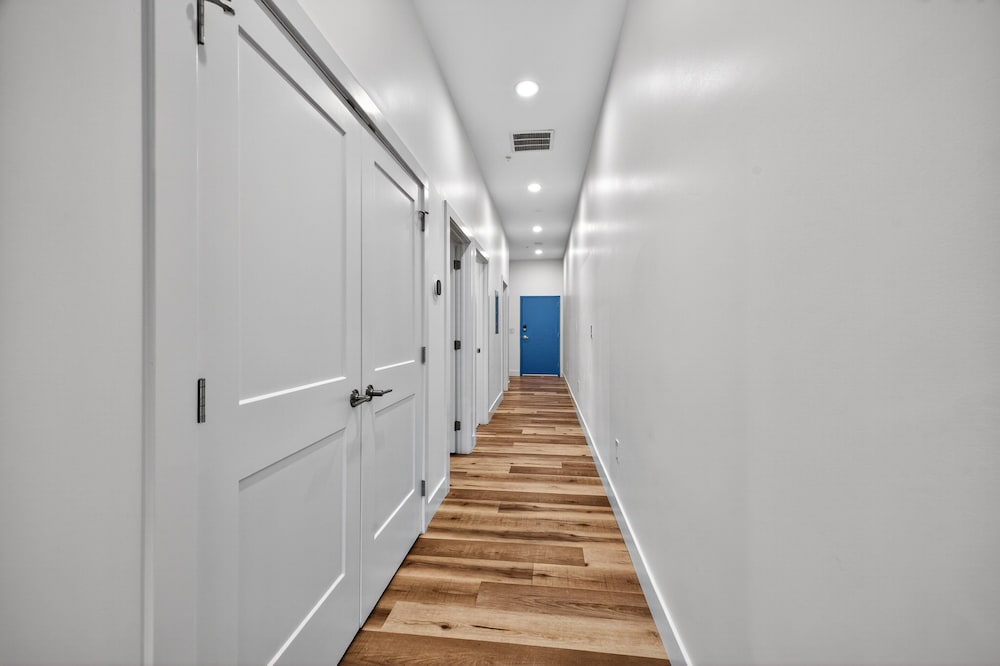 Stylish Downtown Unit With Historic Charm 2 Bedroom Apts