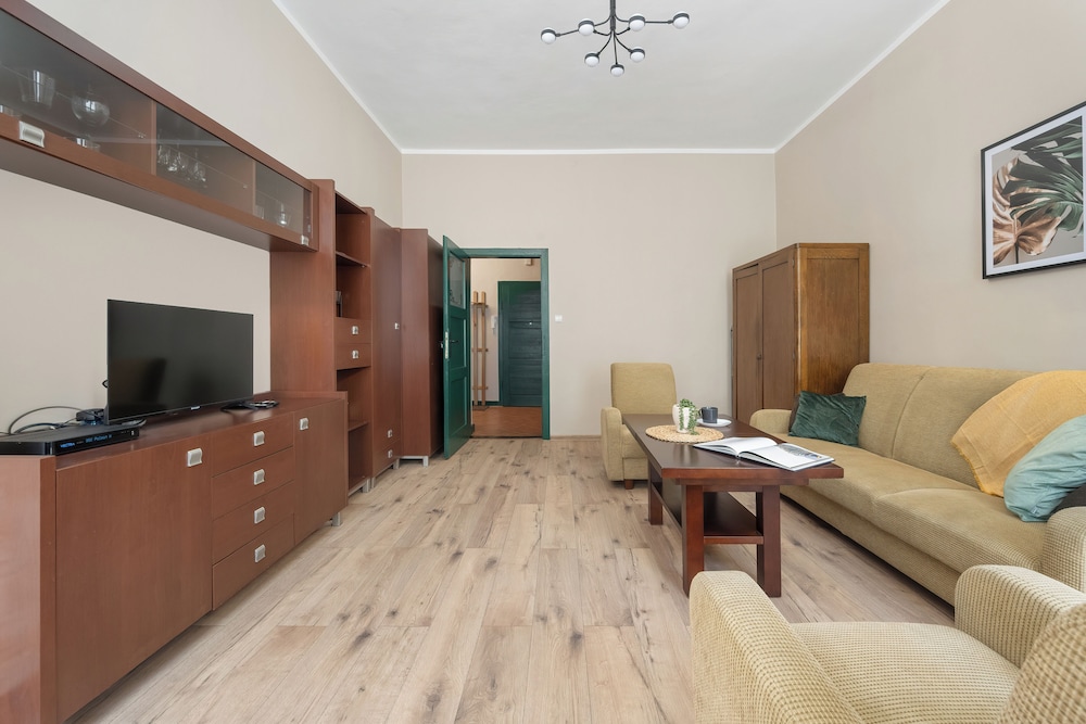 Wroclaw Apartment With Desk by Renters