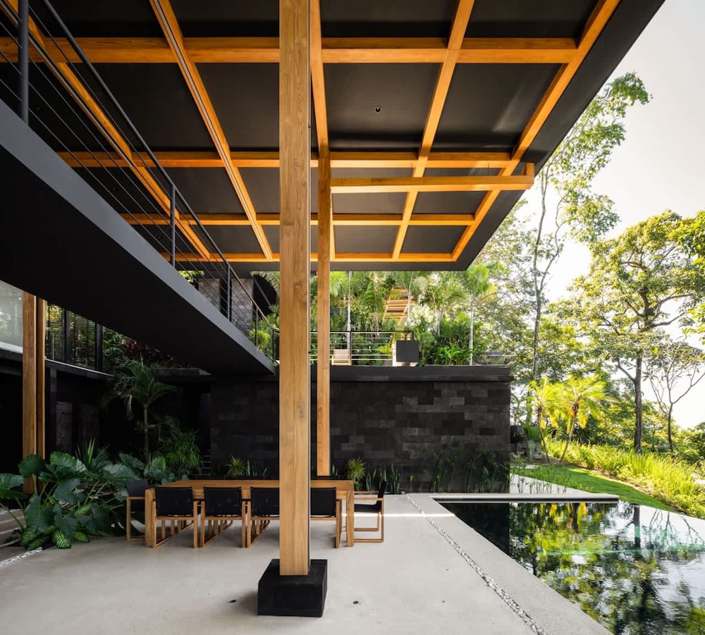 w Spectacular 4BR Villa in Costa Rica