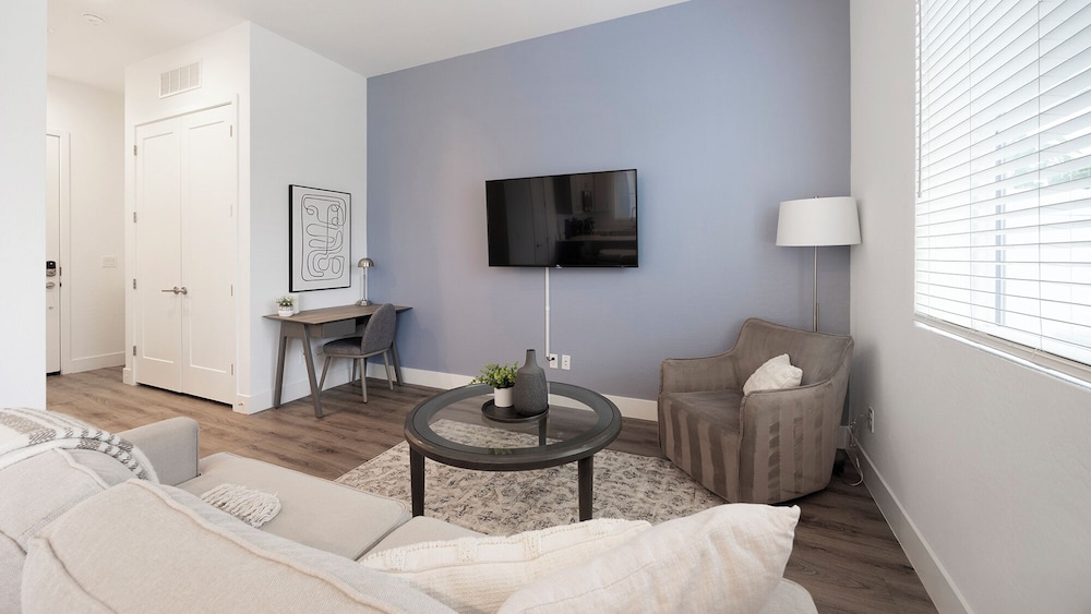Landing Apartments Phoenix - Maryvale Village