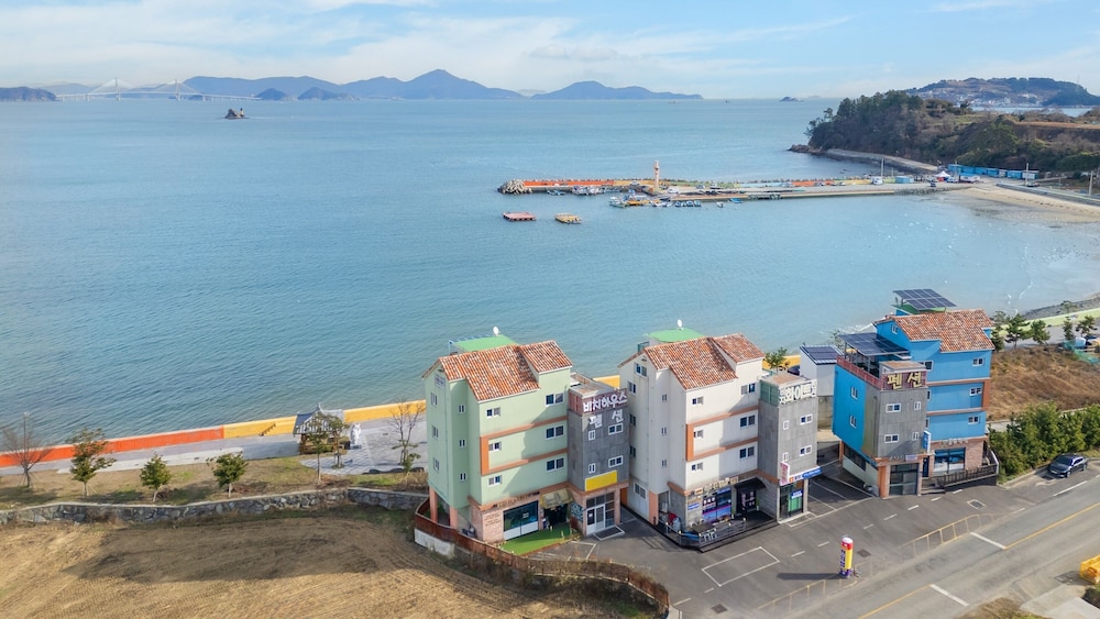 Geoje Beachwhite Pension view 2