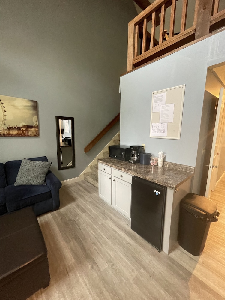 Harbour Square Suites