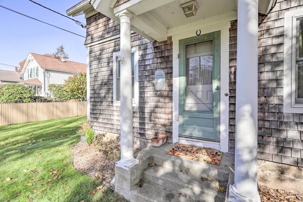Cozy Historic Wakefield Home Close to Beaches - Property Image 8