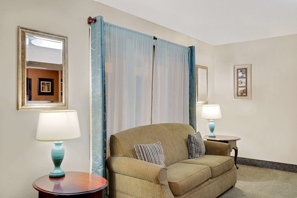 Newburgh Vacations - Super 8 by Wyndham Newburgh/West Point Near Stewart Airport - Property Image 8