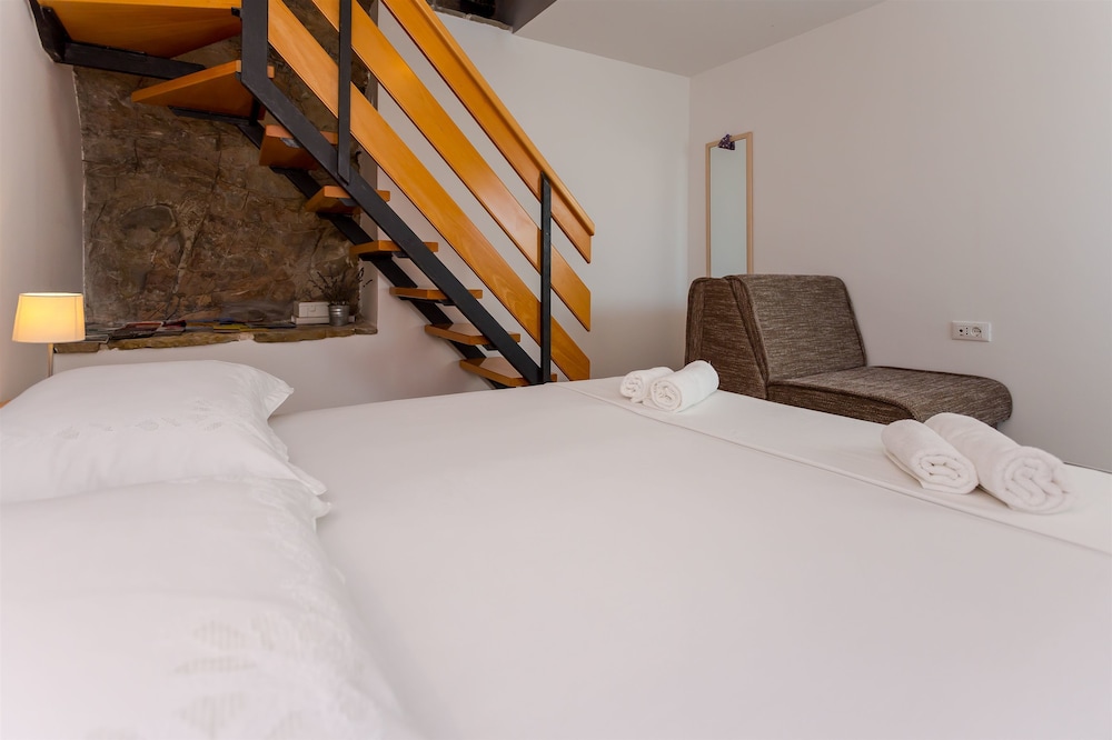 House Gordana view 4
