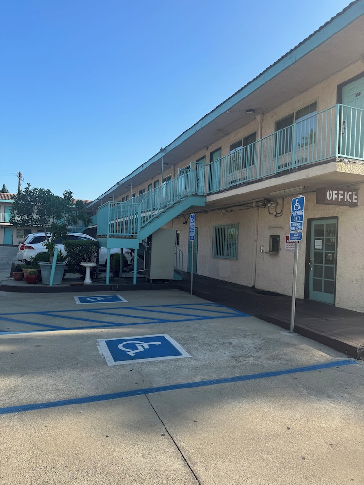 All 8 Motel