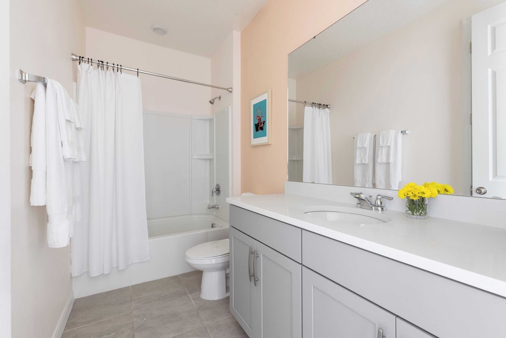 Sleeps 25! In Solara Resort, Near the Theme Parks Coconut Breeze by Avantstay