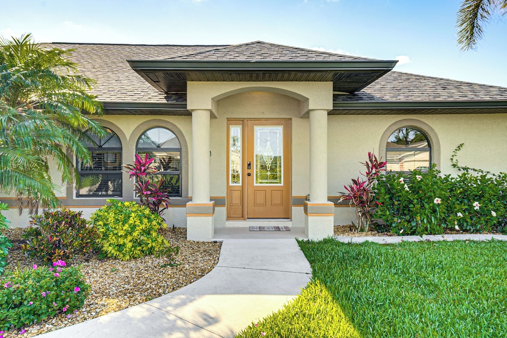 Near Golf & Beaches: Luxe Home in Rotonda West!