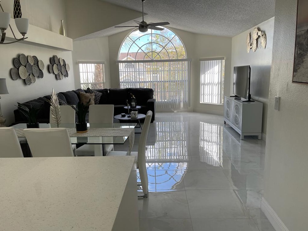 Grand Luxury 3BR Penthouse Near Disney Parks 2