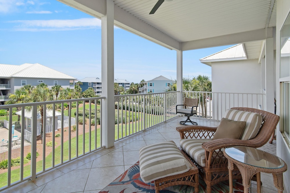 Pavilion Palms 203c