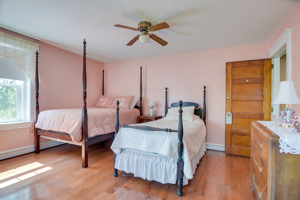 Ronks Vacation Rental: 2 Mi to Dutch Wonderland! view 4