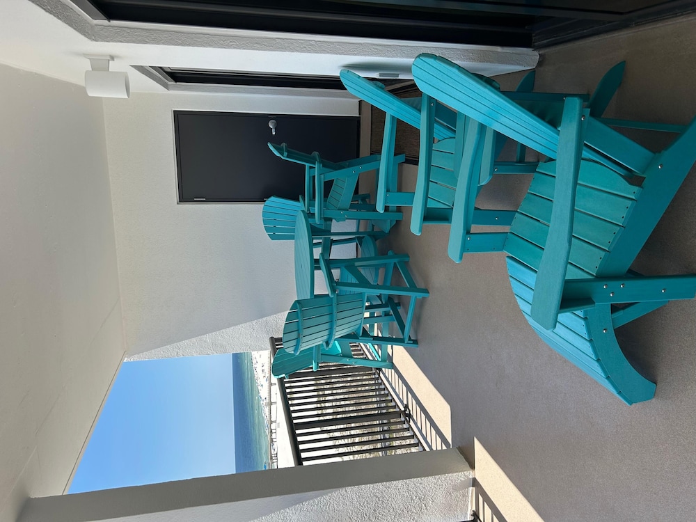 The Palms West 813