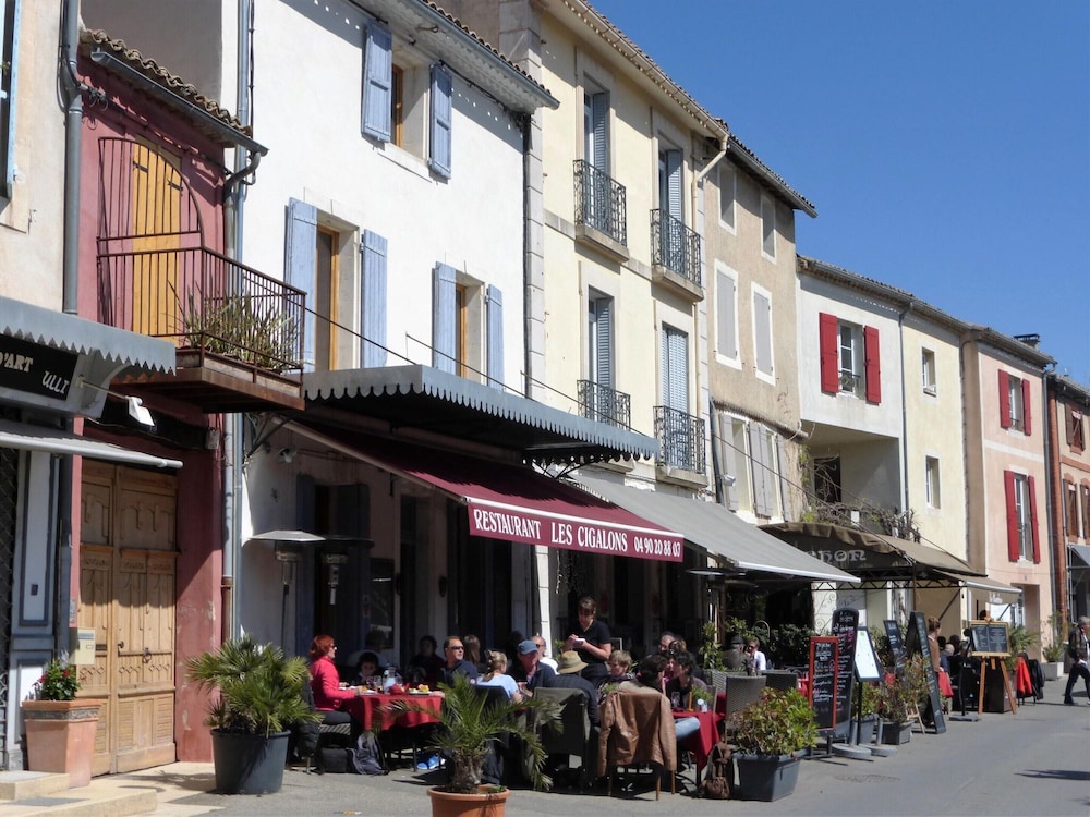 Sunny Provence Home With Terrace