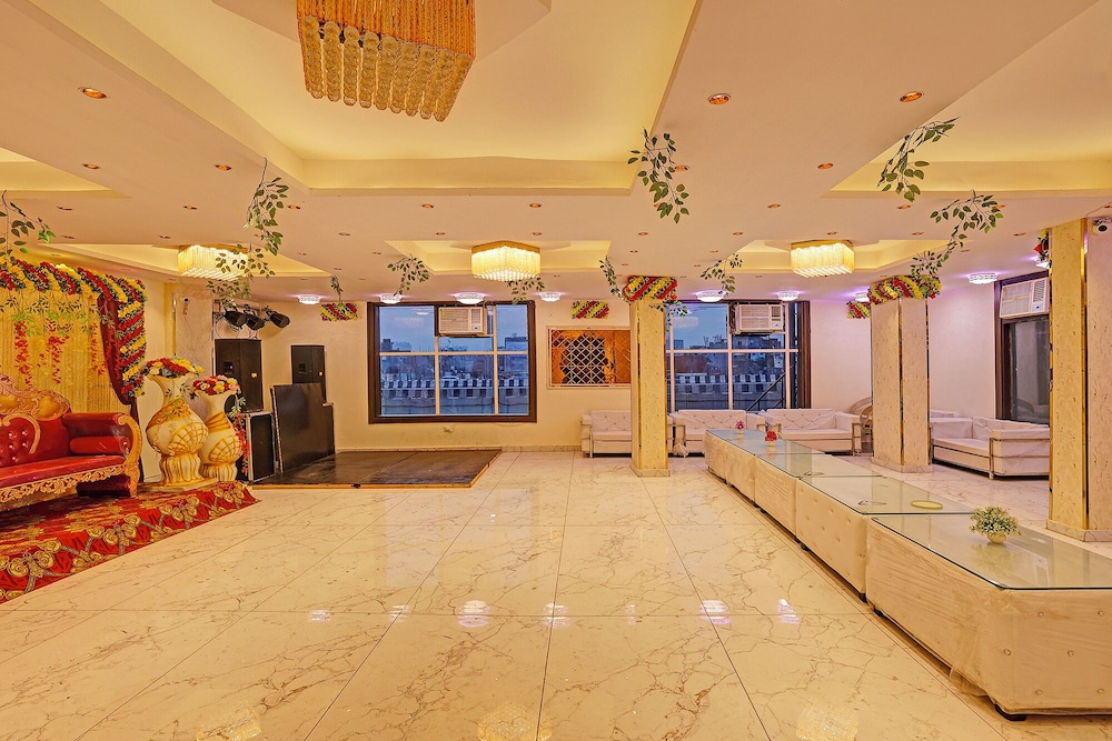 Fabhotel Moonlight & Banquets