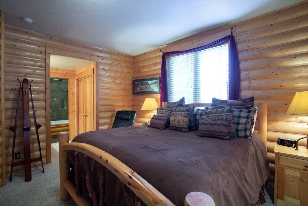 Comstock Lodge at Deer Valley Resort - Two Bedroom Condo with Hot Tub #101 2 Condo