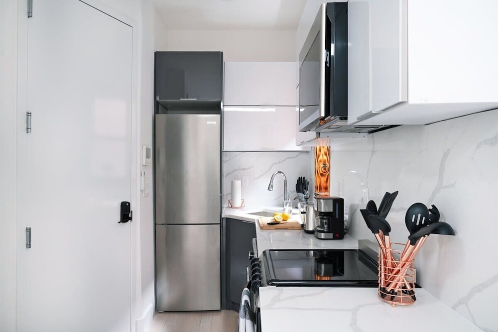 48 Midtown West Apt