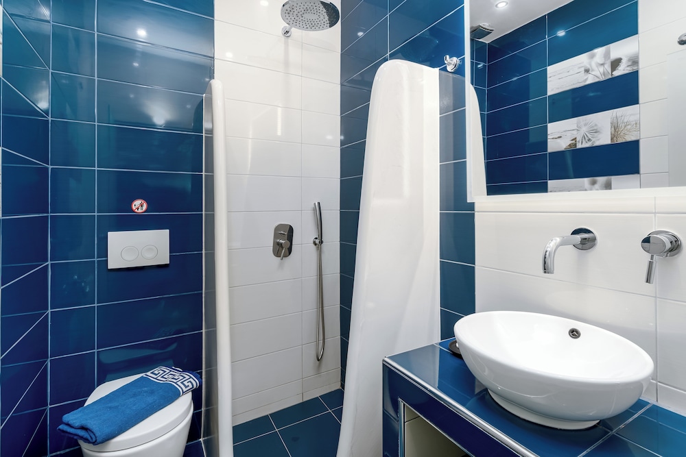 Oasis Suites Fira