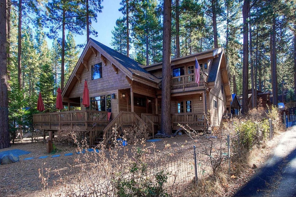 Smokey Joes 5 Bedroom Cabin by RedAwning - Property Image 16