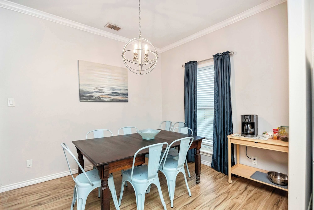 Coastal Townhouse TX Retreat!