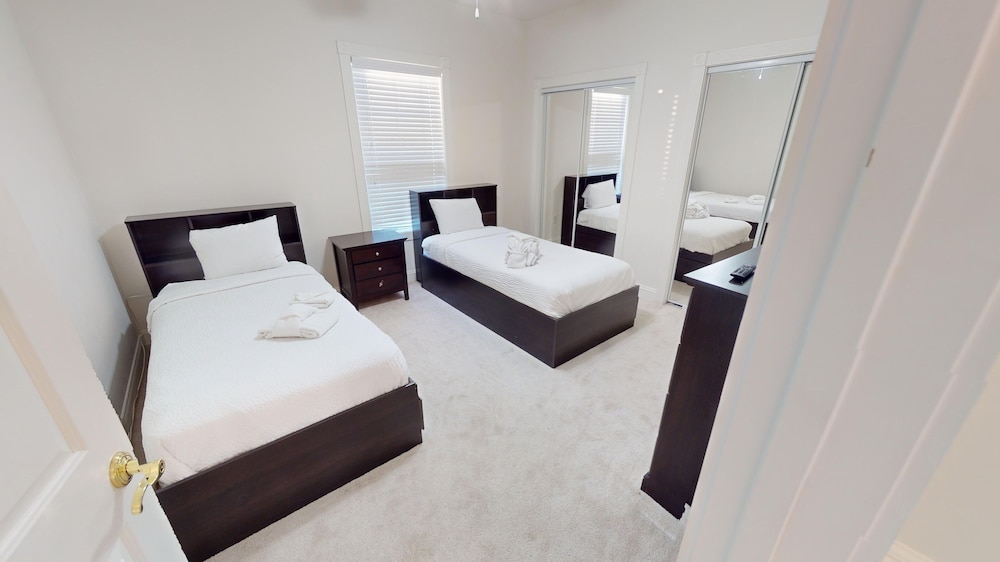 Magnolia Pointe Luster Leaf 4869-301 3 Bedroom Condo