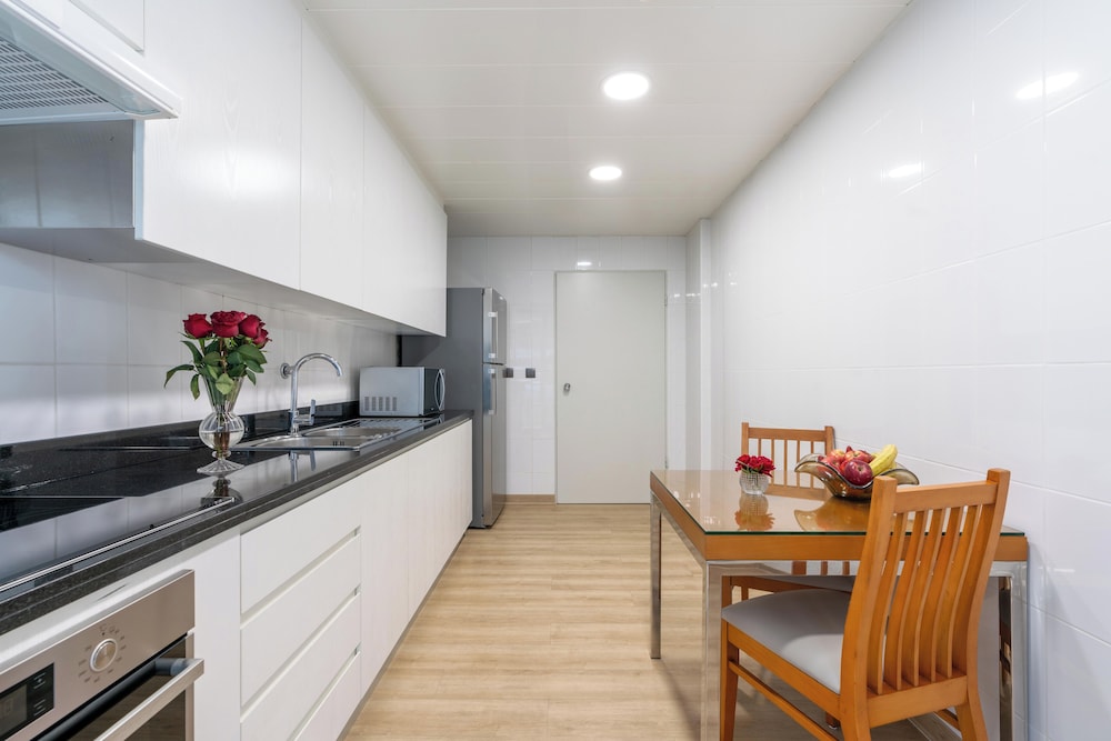 Golden Sands 10 Hotel Apartments
