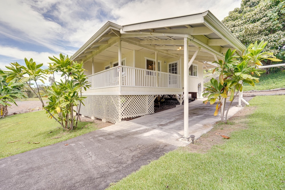 Captain Cook Home on Quiet 3 Acres w/ Fruit Trees