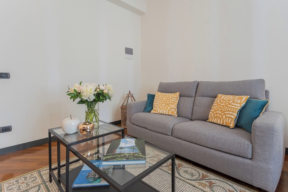 Lake Holiday Como by Rent all Como