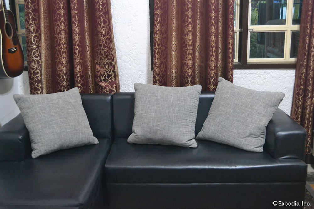 Dee GuestHouse
