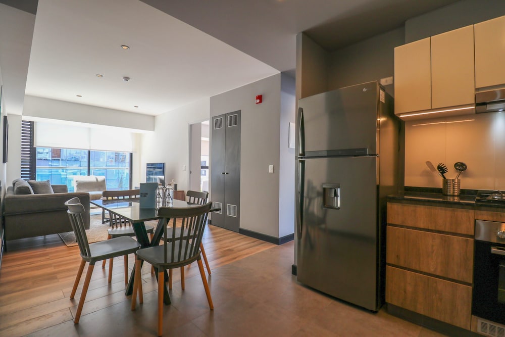 w Resplendent 2BR w Great Balcony in San Isidro