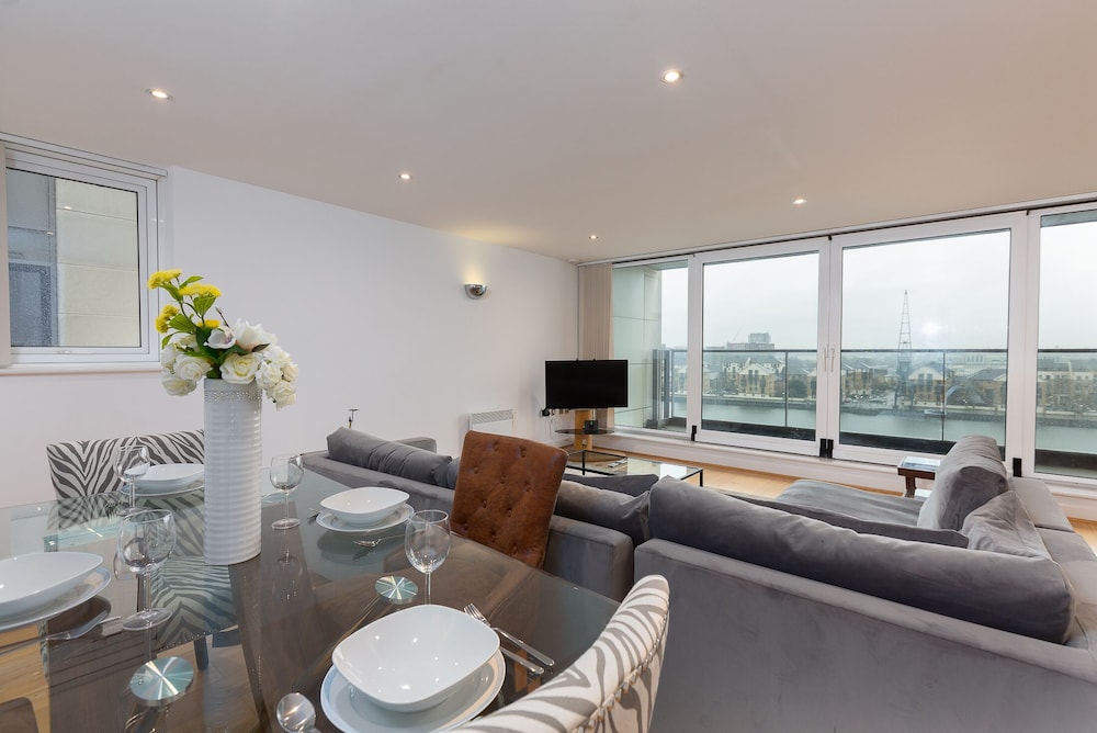 Waterside Bliss 2 Bed 2 Bath Apartment