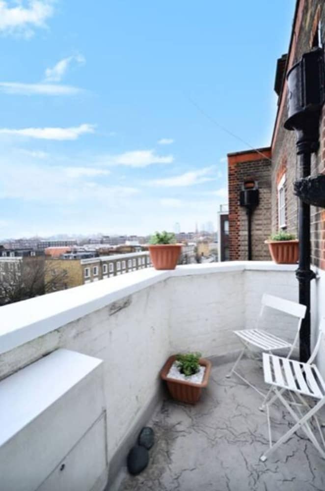 Stylish 2 Bed Between Camden Town & Primrose Hill