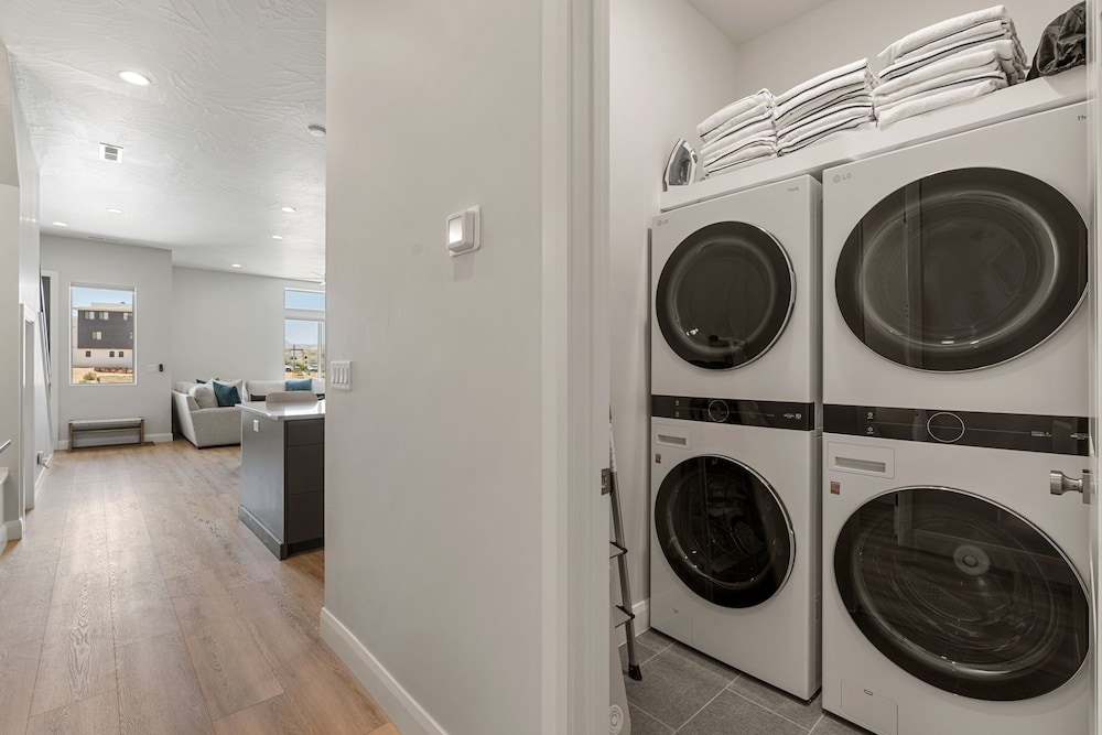 The Crash Pad 5 Bedroom Townhouse