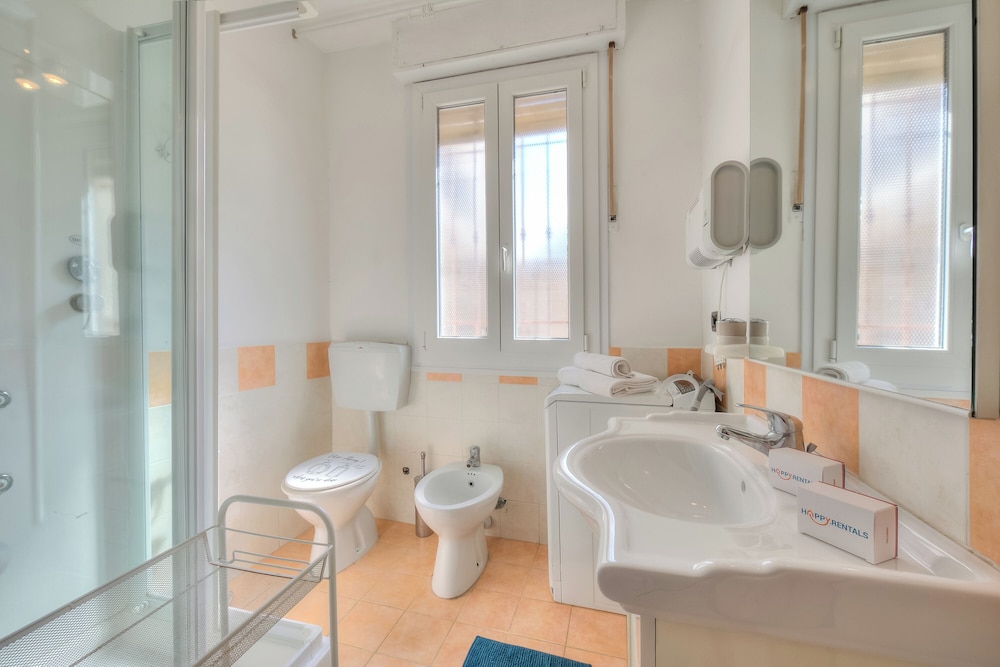 La Bergamina - Beach Front en Genoa — bathroom
