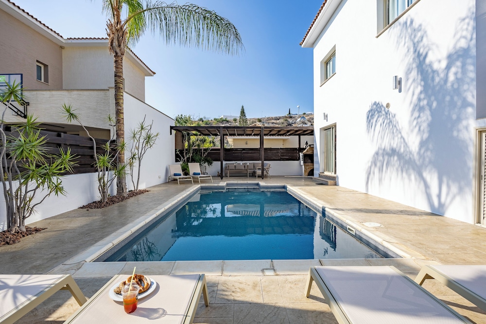 Agios Tychon Luxury Villa With Private Pool