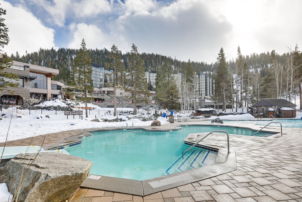 Lake Tahoe Vacations - Breathtaking Olympic Valley Gem: Walk to Chairlift - Property Image 37