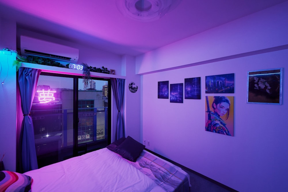 Tokyo Shinjyuku Cyber Room