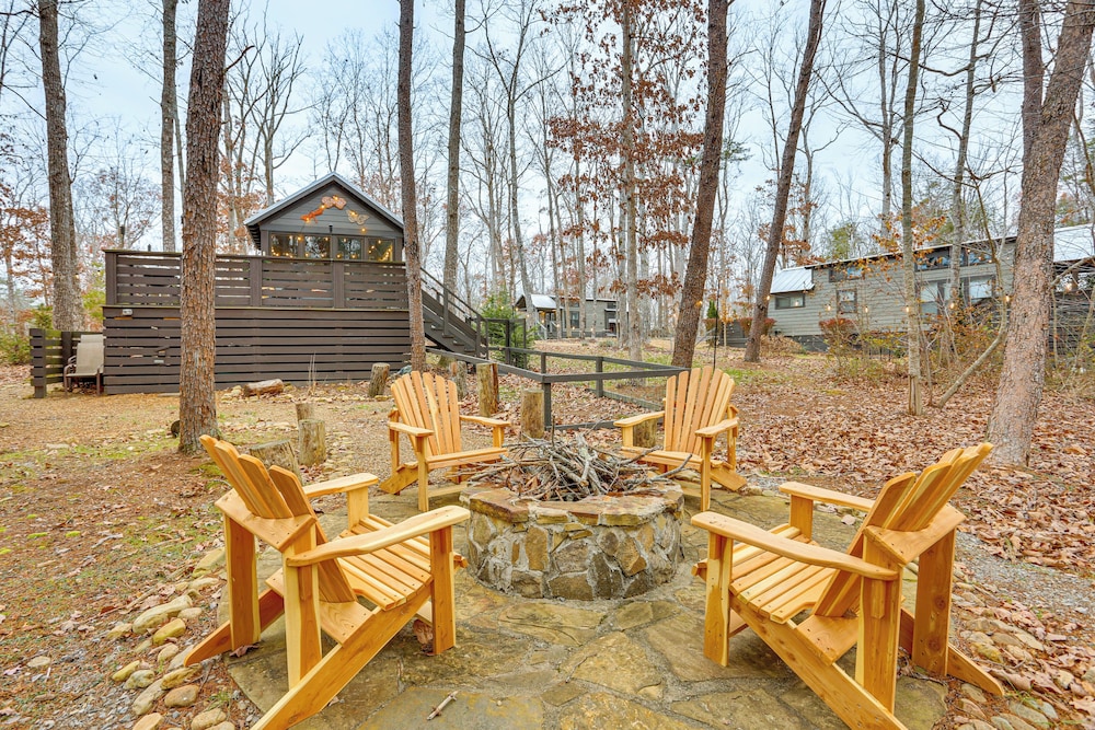 On-site Trails + Furnished Deck: Monteagle Escape!